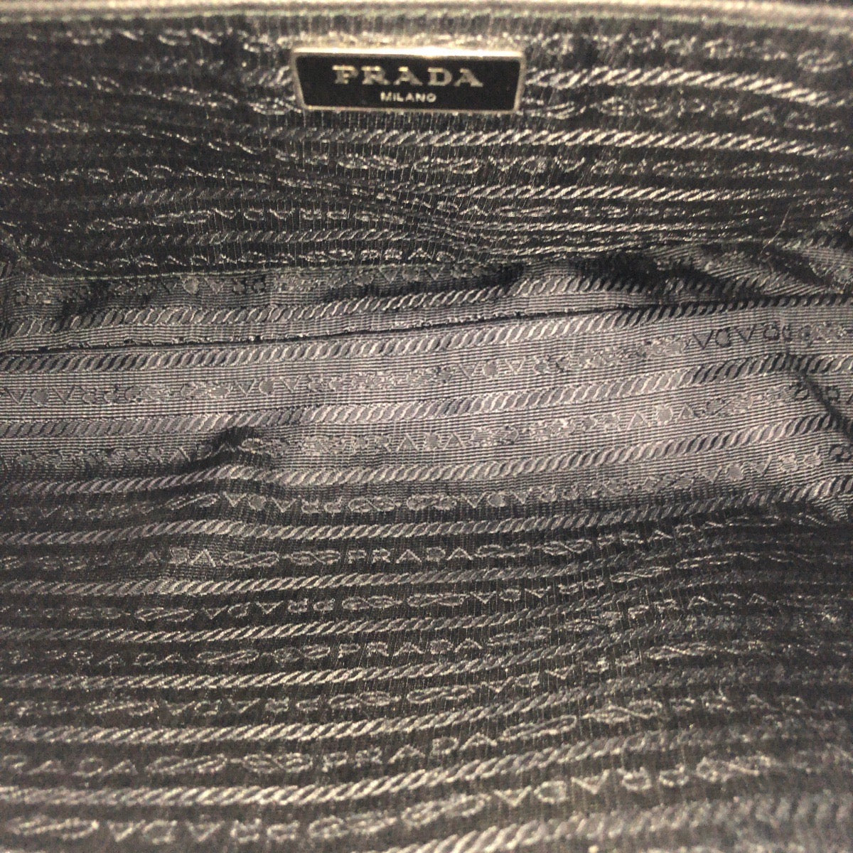 25730
PRADA プラダ テスート サフィアーノ 三角ロゴプレート ブラック 黒 シルバー金具 ナイロン / レザー ショルダーバッグ メッセンジャーバッグ レディース ABP30