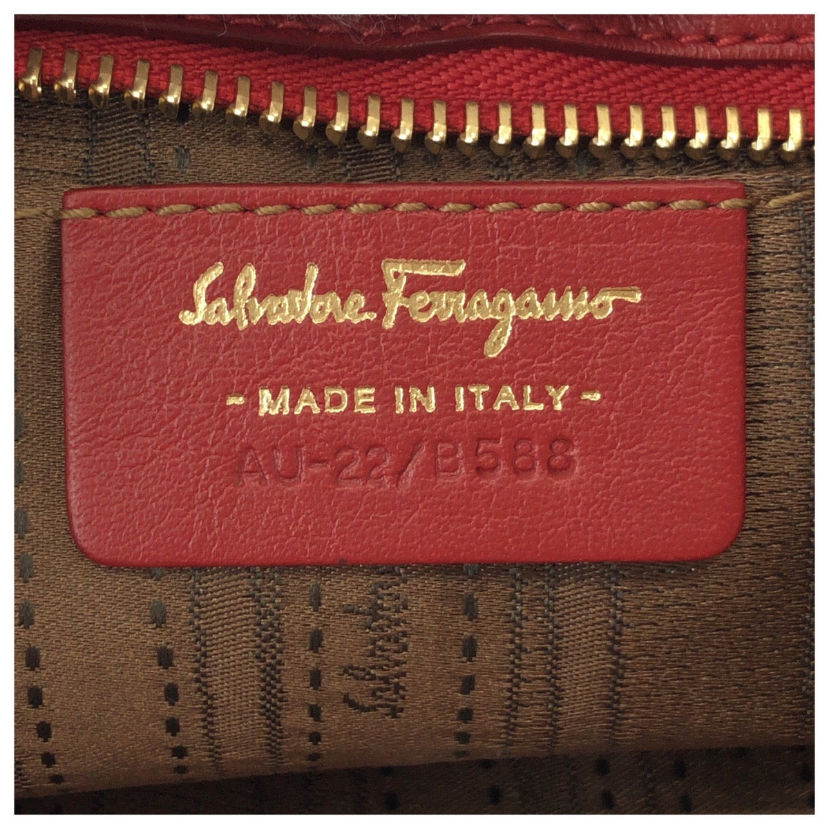 25740
Salvatore Ferragamo サルヴァトーレフェラガモ ガンチーニ 2way レッド ゴールド金具 レザー AU-22/B588 チェーンショルダーバッグ クラッチバッグ レディース A42