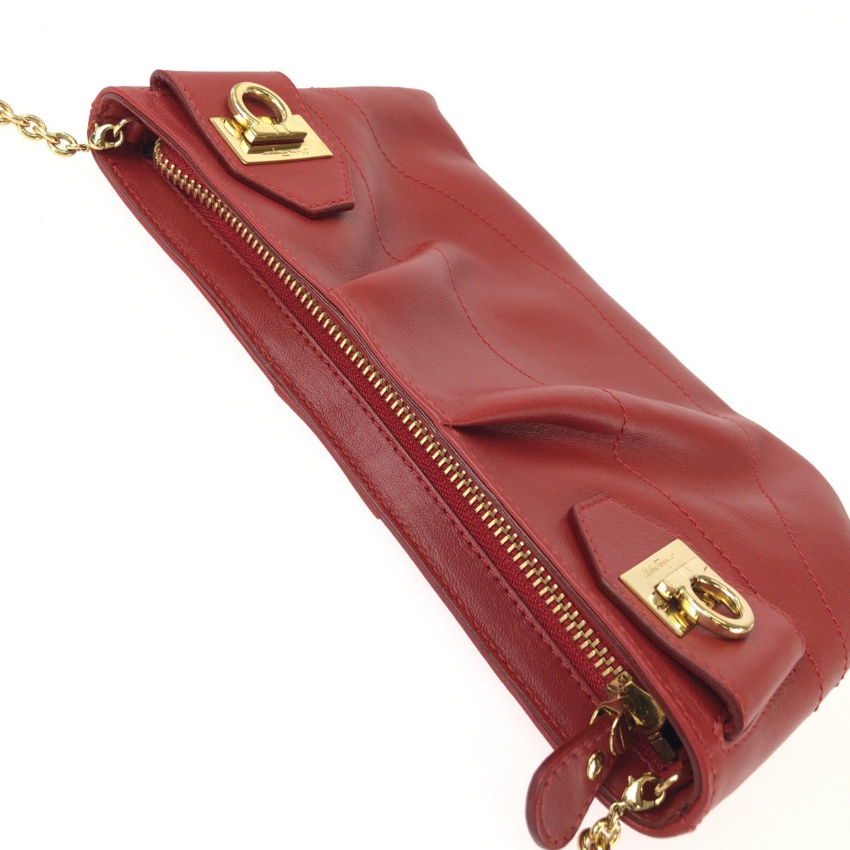 25740
Salvatore Ferragamo サルヴァトーレフェラガモ ガンチーニ 2way レッド ゴールド金具 レザー AU-22/B588 チェーンショルダーバッグ クラッチバッグ レディース A42