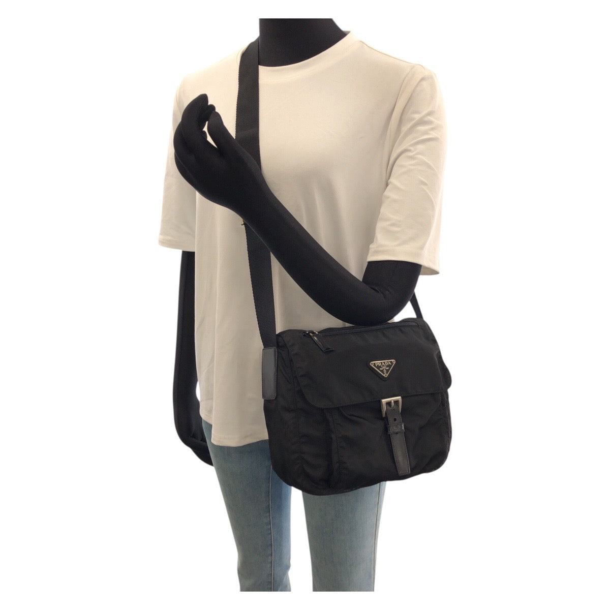 25748
PRADA プラダ テスート 三角ロゴプレート ブラック 黒 シルバー金具 ナイロン / レザー ショルダーバッグ メッセンジャーバッグ レディース ABP35