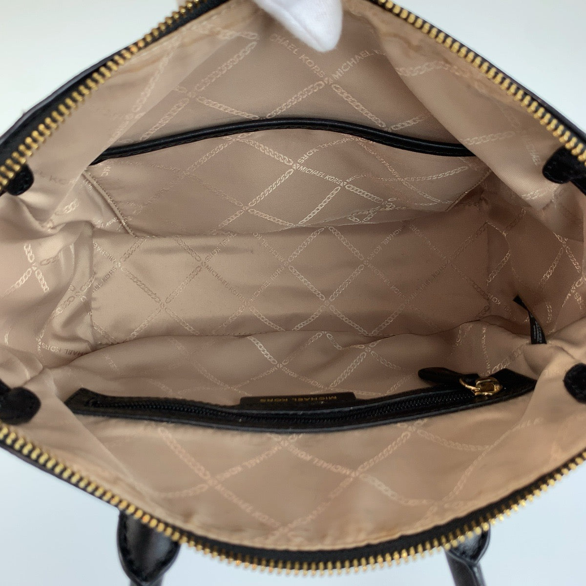 25758
Michael Kors マイケルコース MKシグネチャー サッチェル ブラウン ホワイト ブラック PVC 30S0GCCS1V ハンドバッグ ショルダーバッグ レディース ABP14