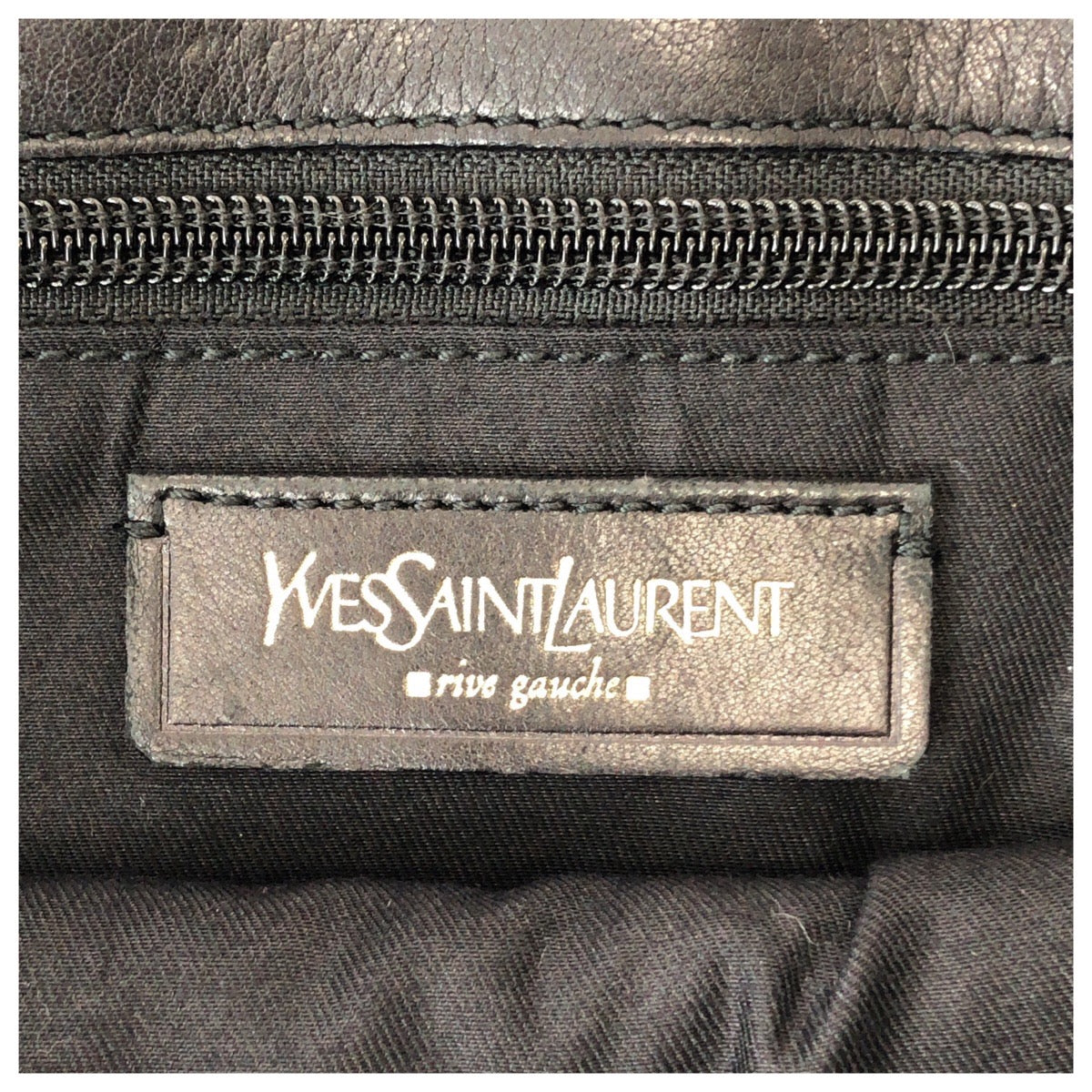 25768
YVES SAINT LAURENT イヴ サンローラン ヴィンテージ YSL ブラック ネイビー ゴールド金具 レザー ショルダーバッグ メッセンジャーバッグ メンズ ABP74