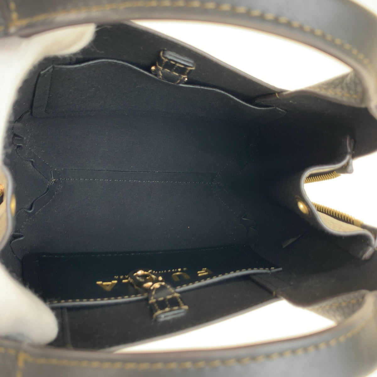 25772
Furla フルラ ジルダ ブラック 黒 ゴールド金具 レザー FP/2022/1305/46 ハンドバッグ レディース A14