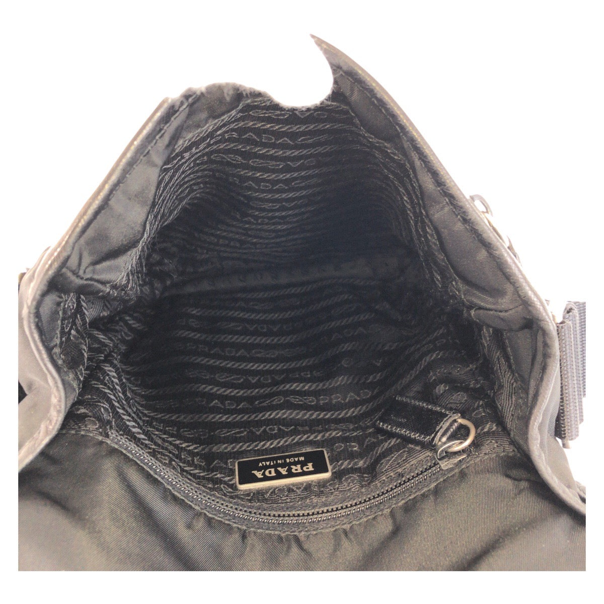 25885
PRADA プラダ テスート 三角ロゴプレート ブラック 黒 シルバー金具 ナイロン ショルダーバッグ ポシェット レディース AB34