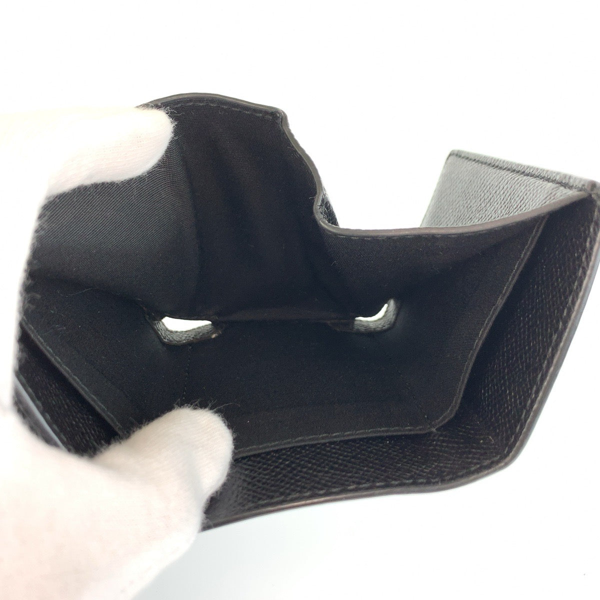 25913
Salvatore Ferragamo サルヴァトーレフェラガモ ヴァラリボン ブラック 黒 ゴールド金具 レザー 折財布 コンパクトウォレット レディース ABP16