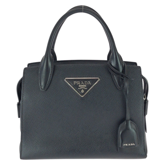25927
PRADA プラダ サフィアーノ 三角ロゴプレート ブラック 黒 シルバー金具 レザー ハンドバッグ トートバッグ レディース AB56
