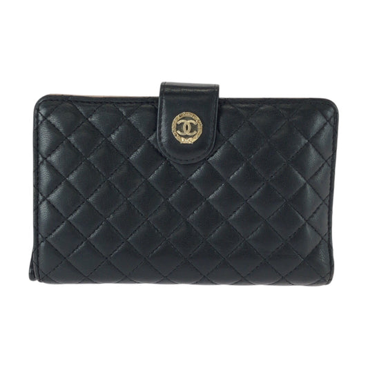 25933
CHANEL シャネル マトラッセ ココマーク ブラック ピンク ゴールド金具 レザー 折財布 コンパクトウォレット レディース AB28