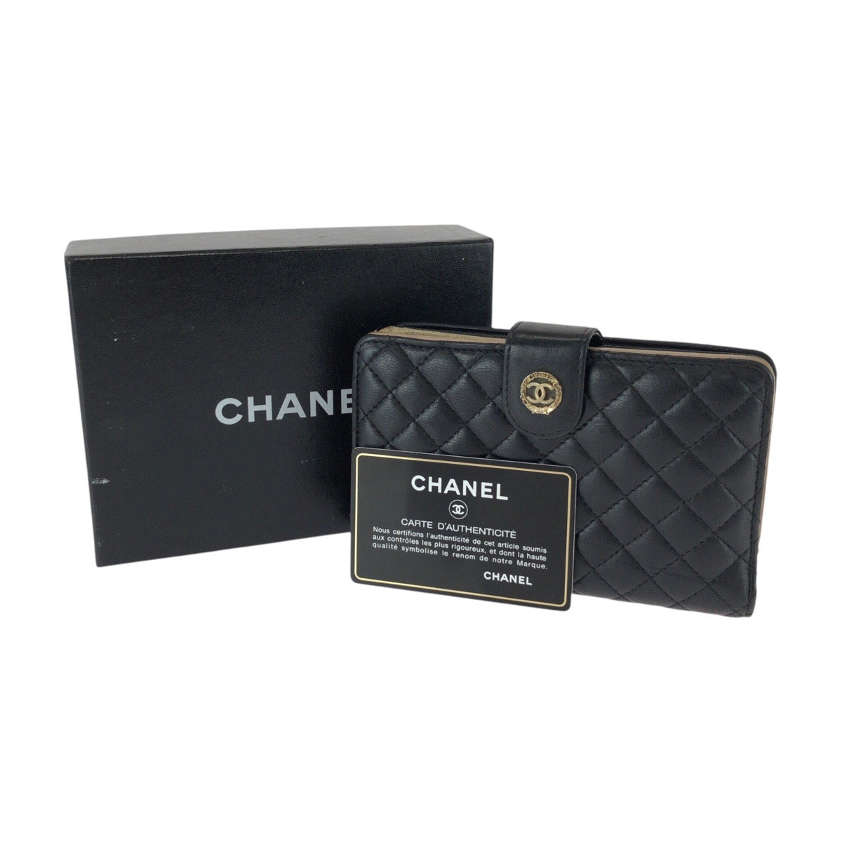 25933
CHANEL シャネル マトラッセ ココマーク ブラック ピンク ゴールド金具 レザー 折財布 コンパクトウォレット レディース AB28