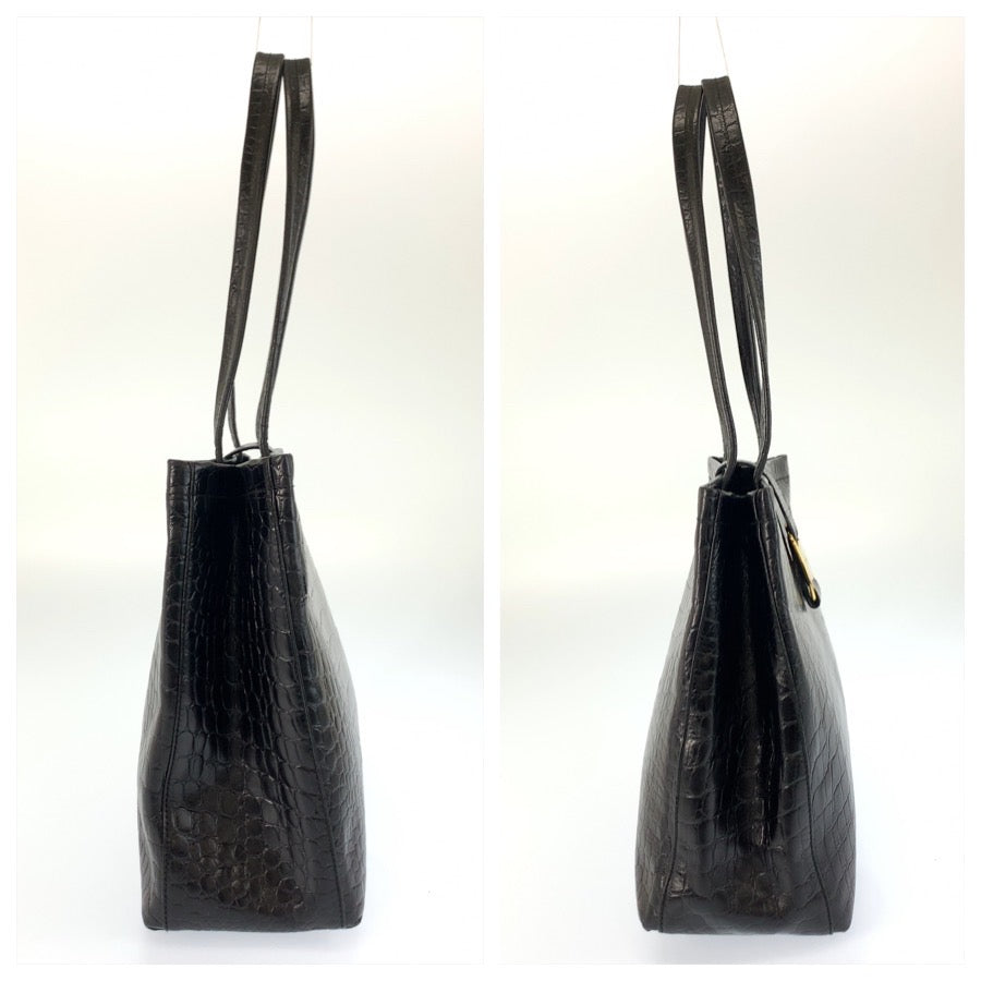 25944
Salvatore Ferragamo サルヴァトーレフェラガモ ヴァラ 型押し ブラック 黒 ゴールド金具 レザー BA-21 8254 トートバッグ ショルダーバッグ レディース ABP28