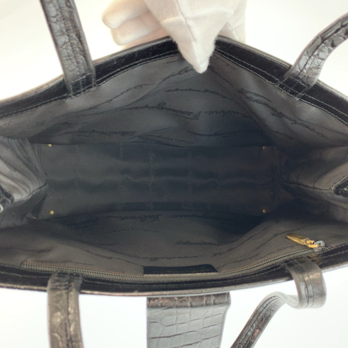 25944
Salvatore Ferragamo サルヴァトーレフェラガモ ヴァラ 型押し ブラック 黒 ゴールド金具 レザー BA-21 8254 トートバッグ ショルダーバッグ レディース ABP28
