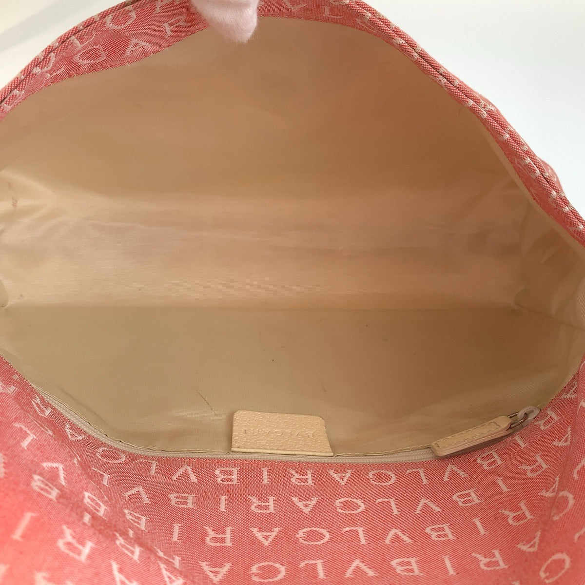 25947
BVLGARI ブルガリ ロゴマニア ピンク クリーム シルバー金具 キャンバス / レザー ショルダーバッグ ハンドバッグ レディース ABP28