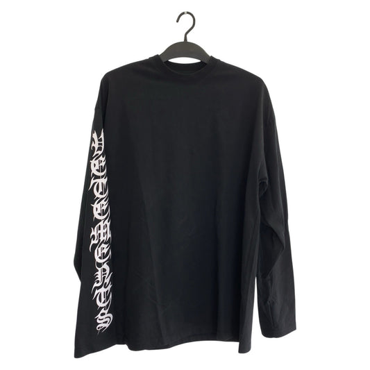 25954
VETEMENTS ヴェトモン GOTHIC LOGO LONG SLEEVE サイズS ブラック 黒 コットン 長袖Ｔシャツ ロングスリーブTシャツ メンズ ABP500