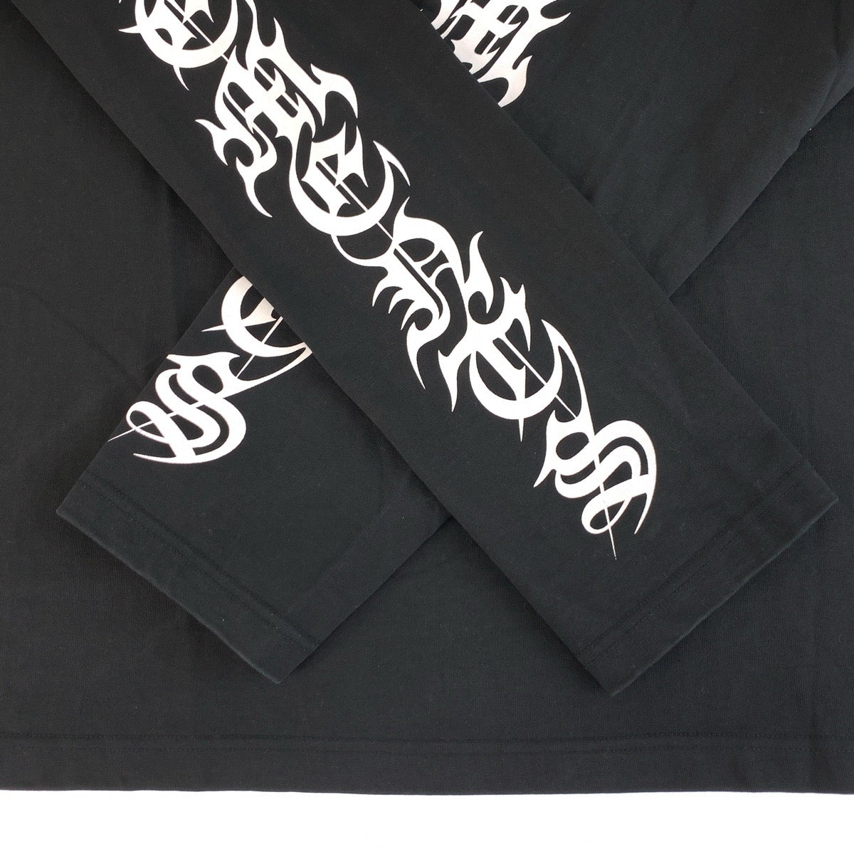 25954
VETEMENTS ヴェトモン GOTHIC LOGO LONG SLEEVE サイズS ブラック 黒 コットン 長袖Ｔシャツ ロングスリーブTシャツ メンズ ABP500
