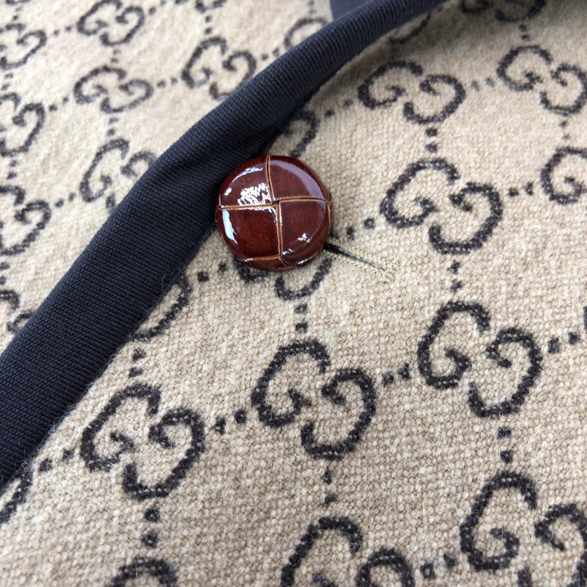 25969
GUCCI グッチ GGジャカード メルトン サイズ48 ベージュ ブラウン ウール 598710 コート チェスターコート メンズ A4500