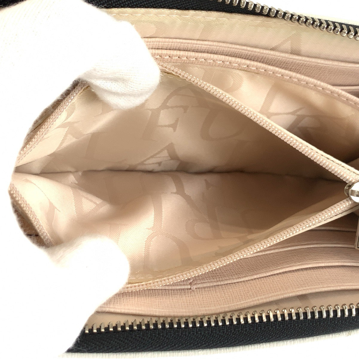 25973
Furla フルラ ブラック 黒 シルバー金具 レザー 長財布 ロングウォレット レディース A4