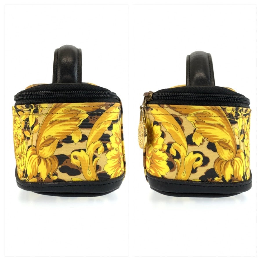 25974
VERSACE ヴェルサーチ サンバースト レオパード柄 イエロー ブラック ゴールド金具 PVC ポーチ バニティバッグ レディース AB21
