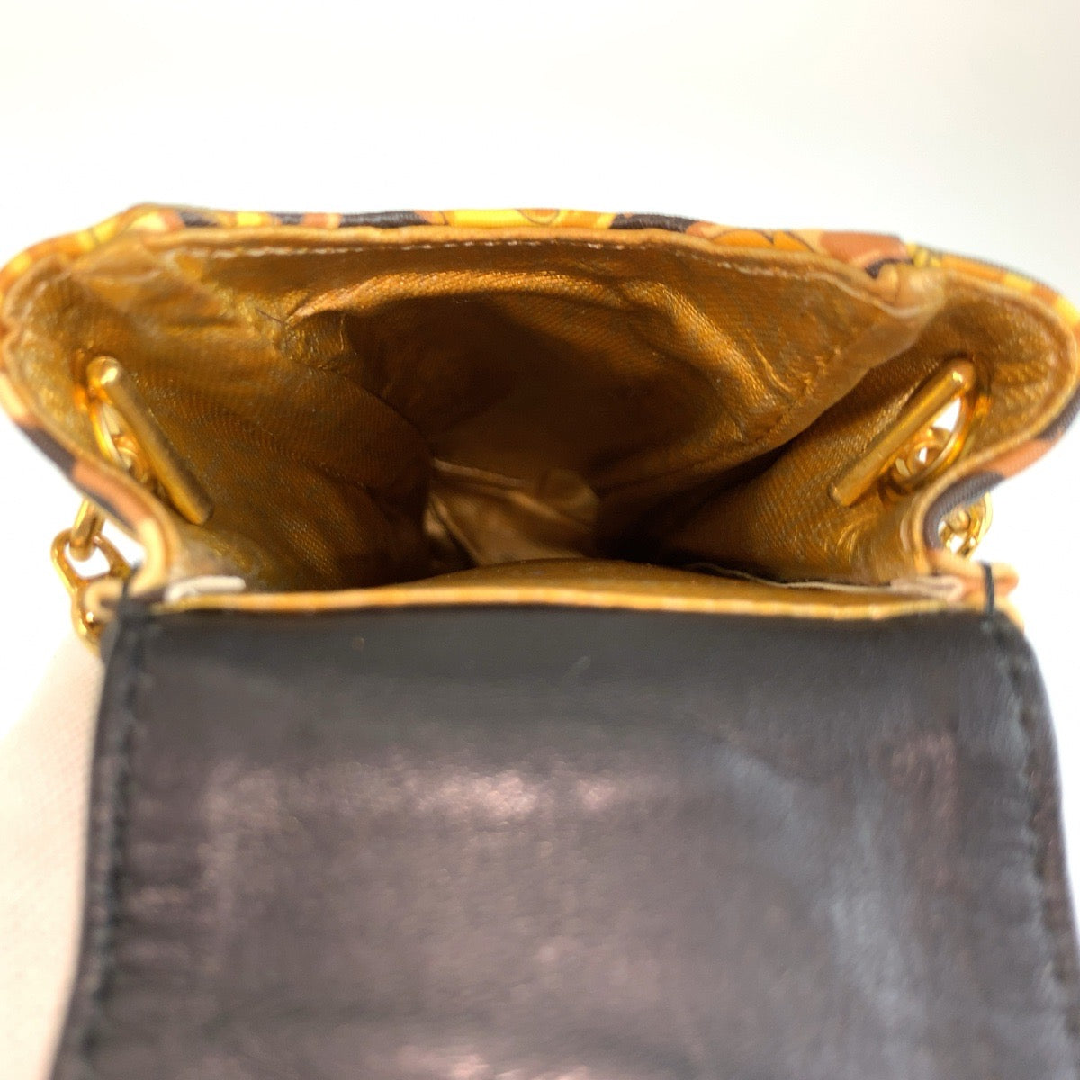 25975
VERSACE ヴェルサーチ レオパード柄 イエロー ブラック ゴールド金具 PVC チェーンショルダーバッグ ポシェット レディース AB35