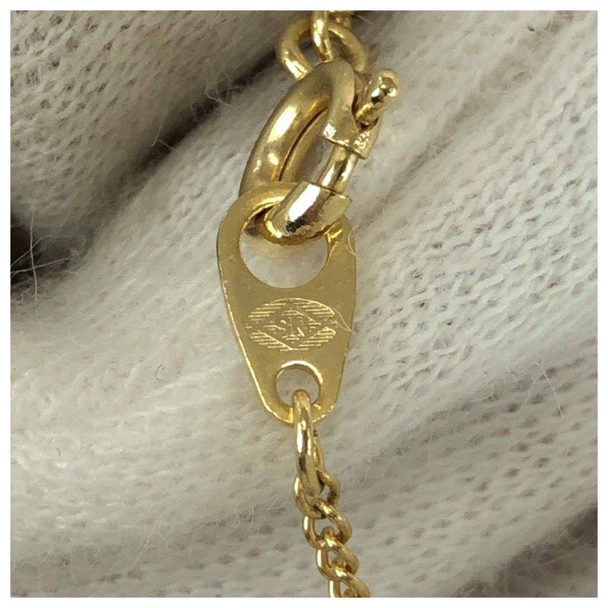 25996
YVES SAINT LAURENT イヴ サンローラン ヴィンテージ YSL ゴールド メッキ / メタル ネックレス 男女兼用 レディース A8
