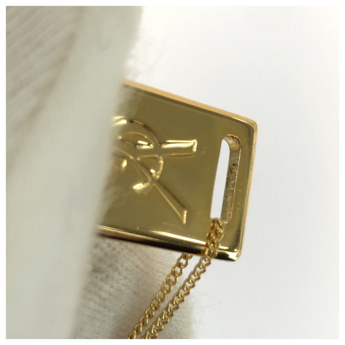 25996
YVES SAINT LAURENT イヴ サンローラン ヴィンテージ YSL ゴールド メッキ / メタル ネックレス 男女兼用 レディース A8