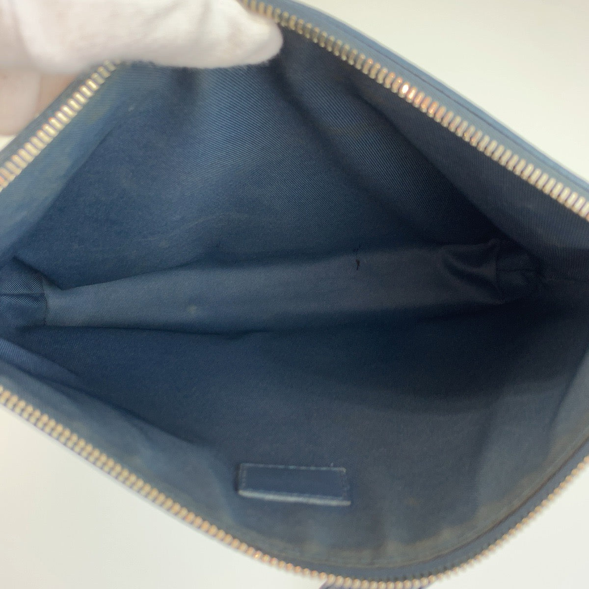 26020
LOUIS VUITTON ルイヴィトン LV アエログラム ポシェット IPAD ブルー シルバー金具 レザー M81029 クラッチバッグ セカンドバッグ メンズ AB49