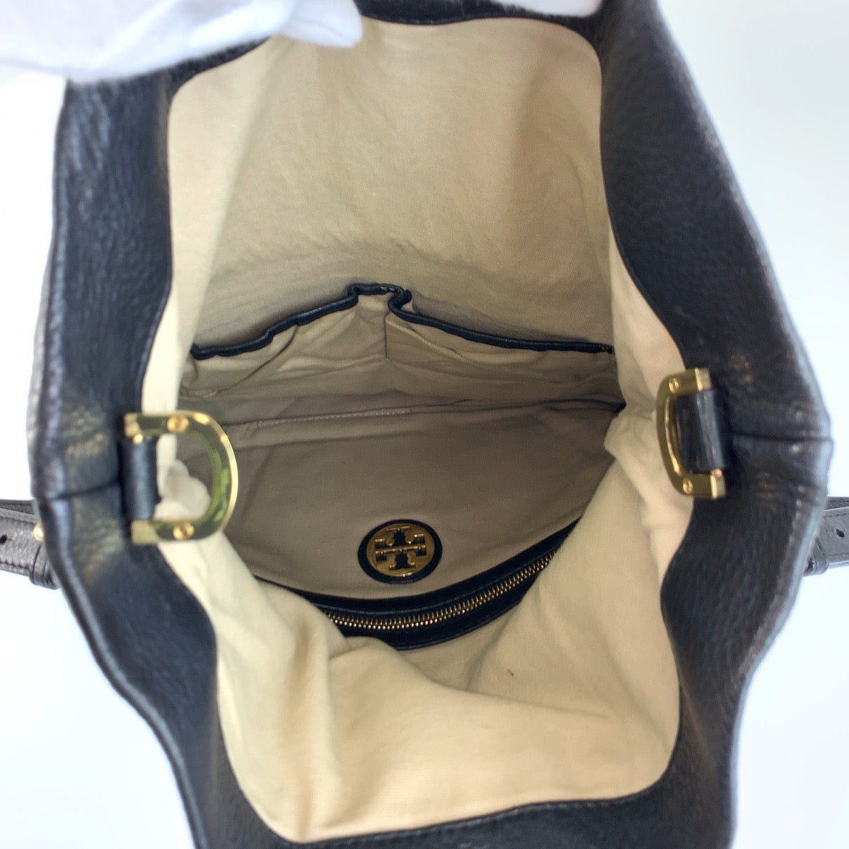 26023
Tory Burch トリーバーチ アマンダ フォールドオーバー ブラック 黒 ゴールド金具 レザー ショルダーバッグ クラッチバッグ レディース AB8
