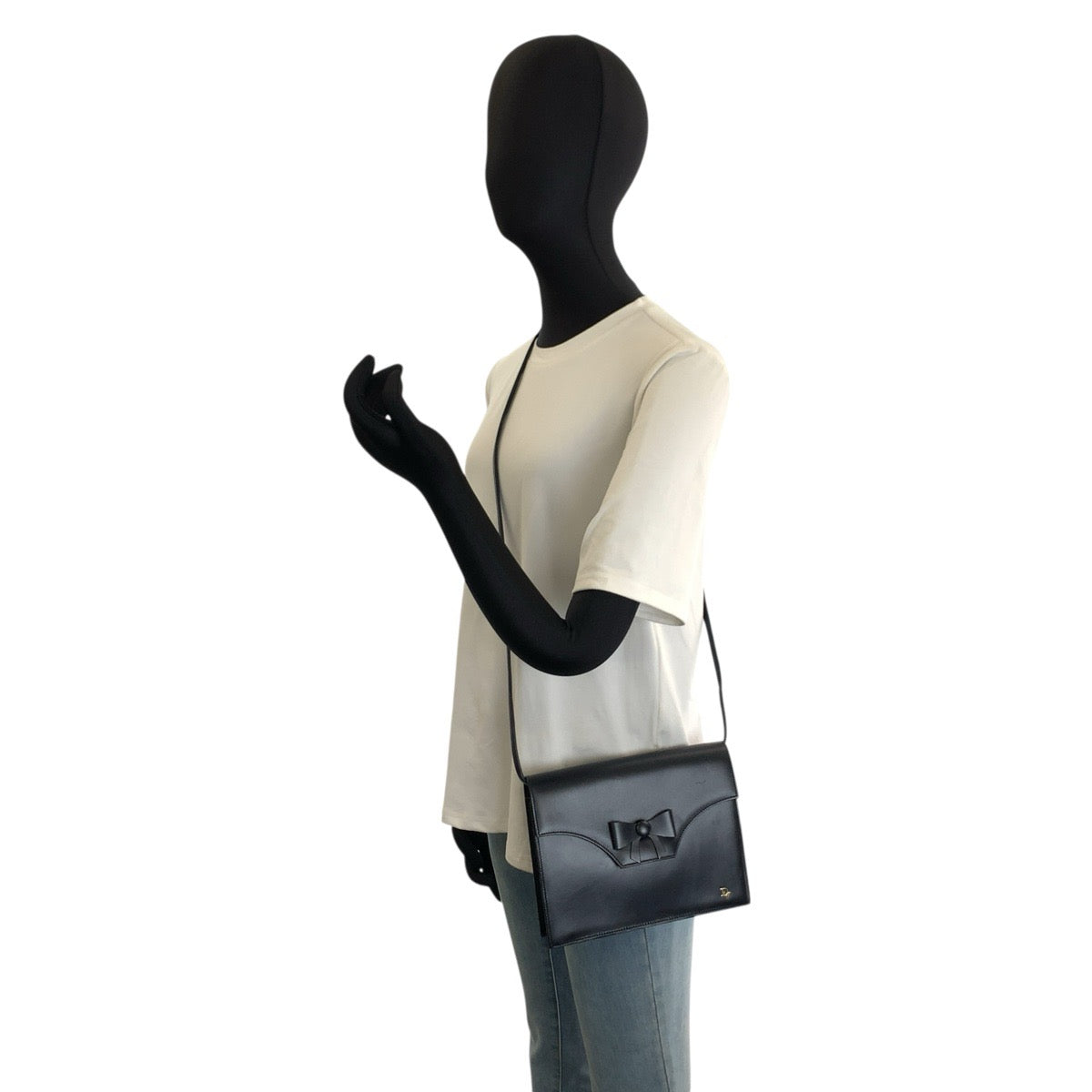 26026
Christian Dior クリスチャンディオール ヴィンテージ リボン ネイビー ゴールド金具 レザー ショルダーバッグ ポシェット レディース ABP35