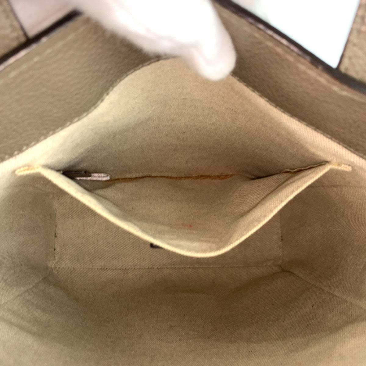 26044
JIMMY CHOO ジミーチュウ スタースタッズ ペガシ N/S グレージュ ゴールド金具 レザー トートバッグ ショルダーバッグ 2way レディース ABP30