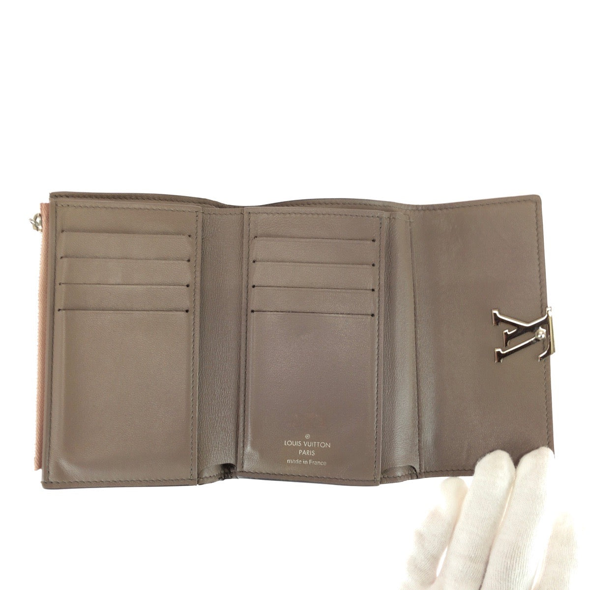 26046
LOUIS VUITTON ルイヴィトン ポルトフォイユ・カプシーヌ コンパクト ピンク シルバー金具 レザー M62156 折財布 コンパクトウォレット レディース ABP30