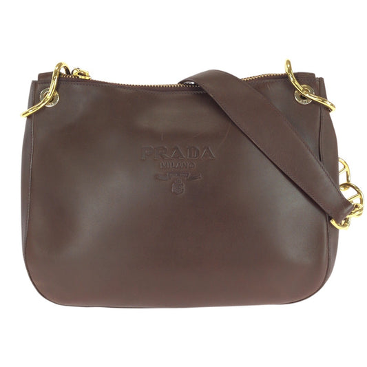 26062
PRADA プラダ オールドプラダ エンボスロゴ ブラウン ゴールド金具 レザー ショルダーバッグ レディース ABP49