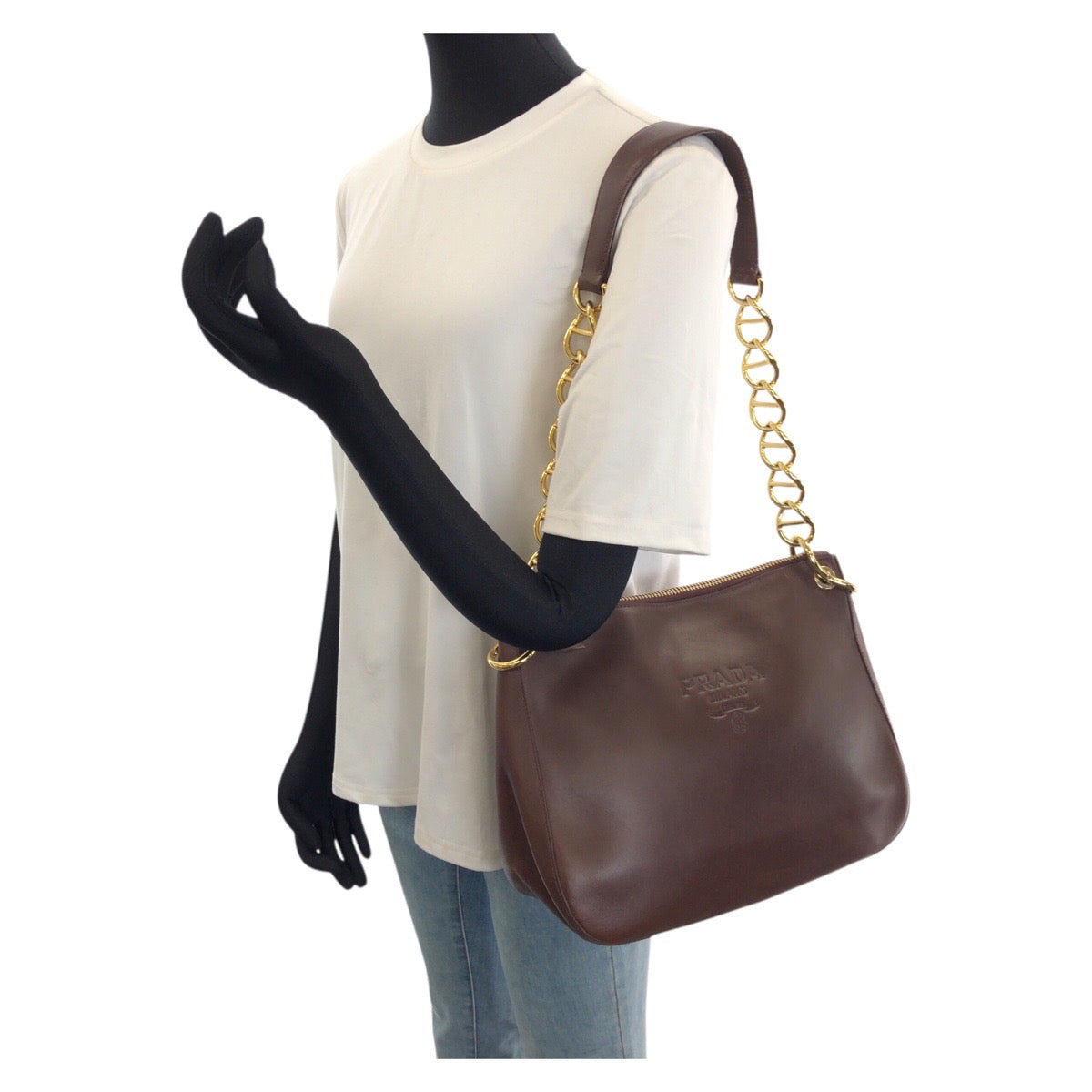 26062
PRADA プラダ オールドプラダ エンボスロゴ ブラウン ゴールド金具 レザー ショルダーバッグ レディース ABP49