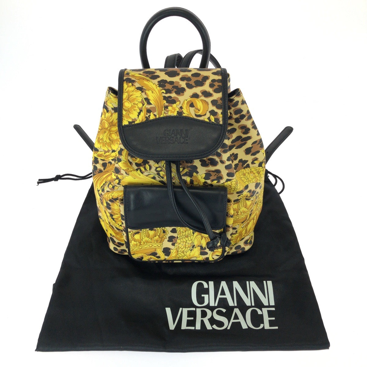 26092
VERSACE ヴェルサーチ ヴィンテージ バロック柄 イエロー ブラック ゴールド金具 PVC / レザー リュックサック バックパック レディース A56