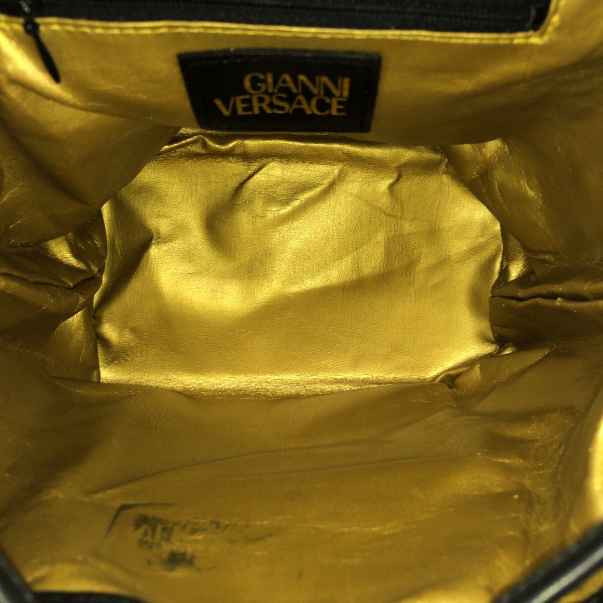 26092
VERSACE ヴェルサーチ ヴィンテージ バロック柄 イエロー ブラック ゴールド金具 PVC / レザー リュックサック バックパック レディース A56