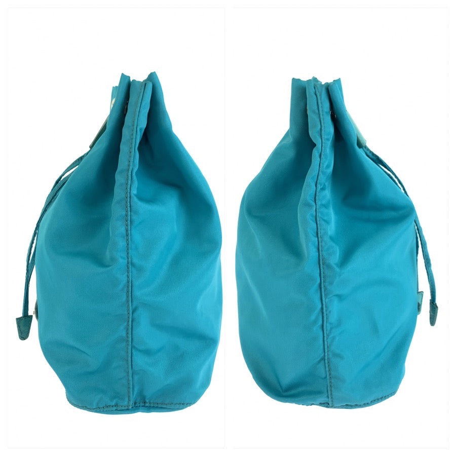26135
PRADA プラダ テスート 三角ロゴプレート ブルー シルバー金具 ナイロン / レザー ポーチ 小物入れ 巾着 レディース ABP23