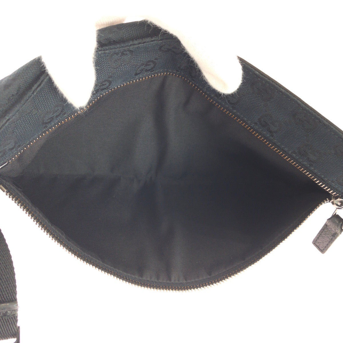 26169
GUCCI グッチ ブラック 黒 シルバー金具 GGキャンバス / レザー 28566 ボディバッグ ウエストポーチ レディース ABP36