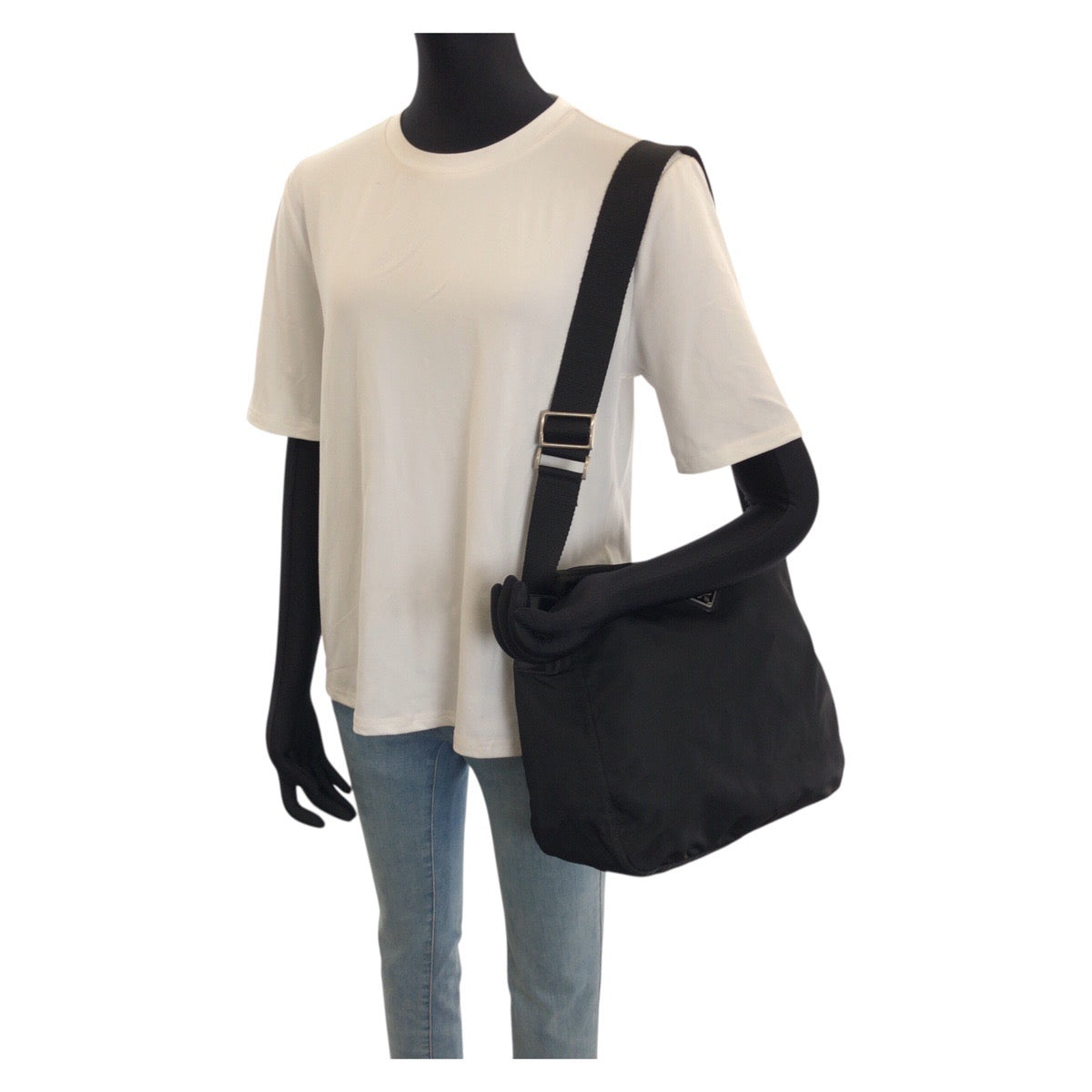 26173
PRADA プラダ テスート 三角ロゴプレート ブラック 黒 シルバー金具 ナイロン / レザー ショルダーバッグ レディース ABP35