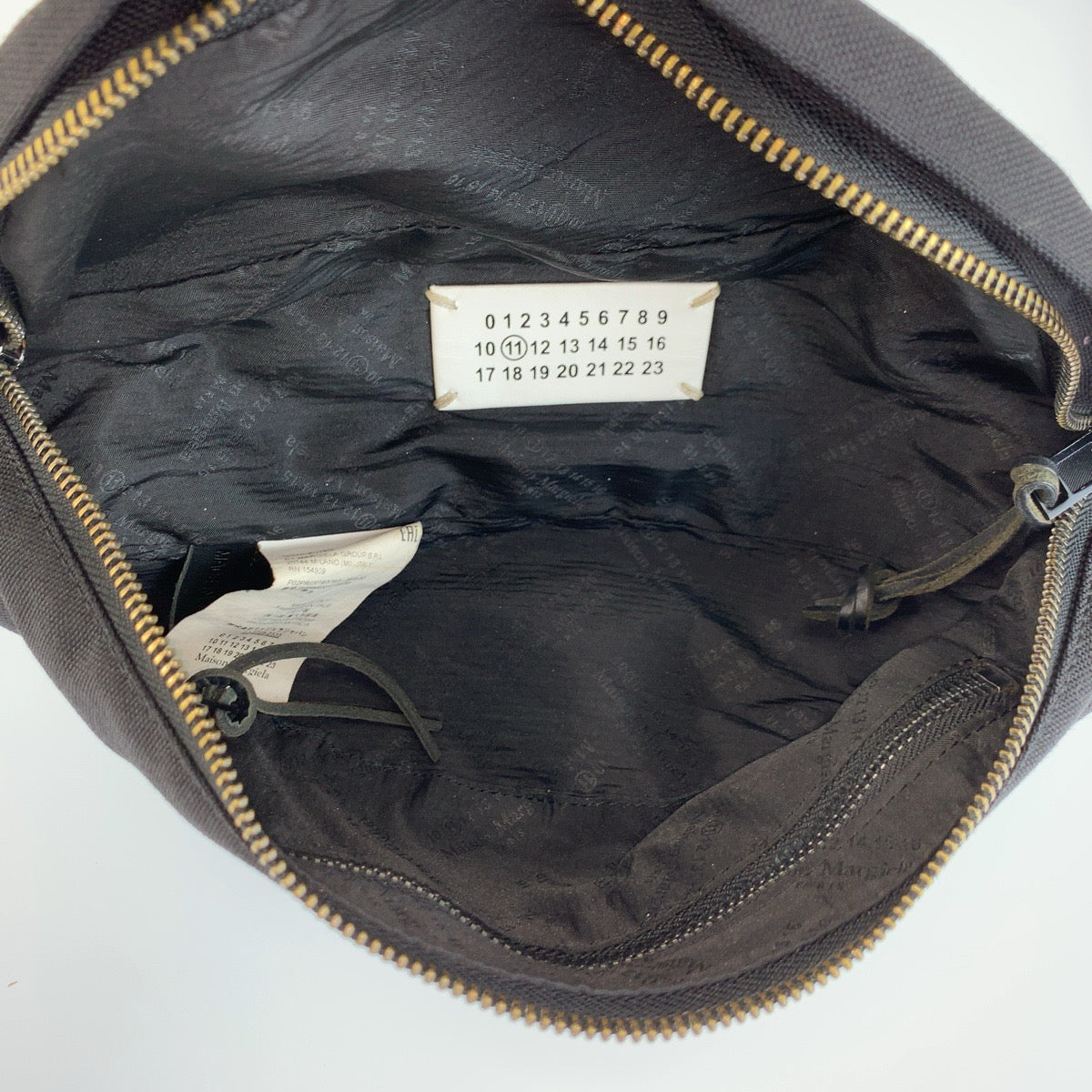 26182
Maison Margiela メゾン マルジェラ ブラック 黒 キャンバス ボディバッグ ウエストポーチ 男女兼用 メンズ ABP35