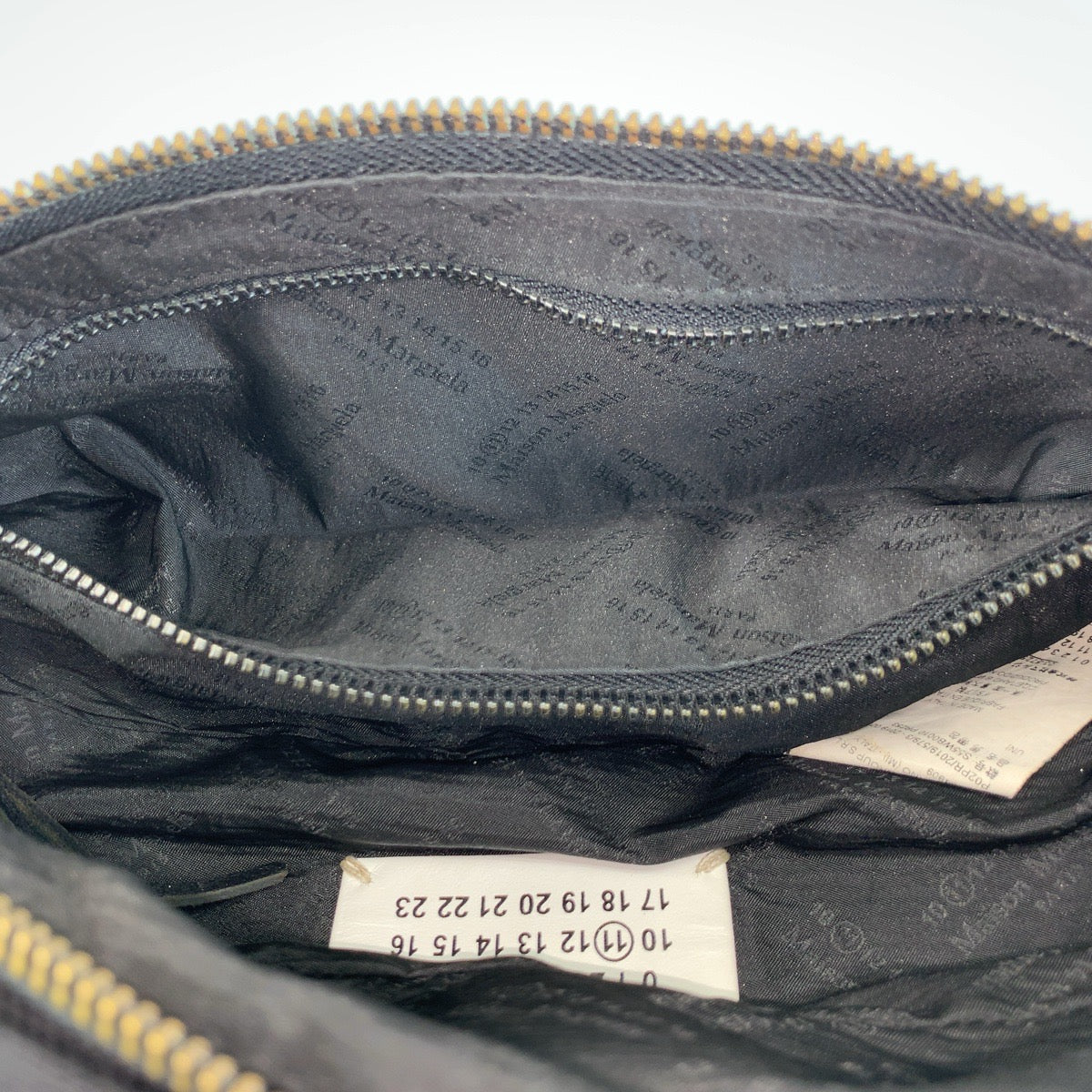 26182
Maison Margiela メゾン マルジェラ ブラック 黒 キャンバス ボディバッグ ウエストポーチ 男女兼用 メンズ ABP35