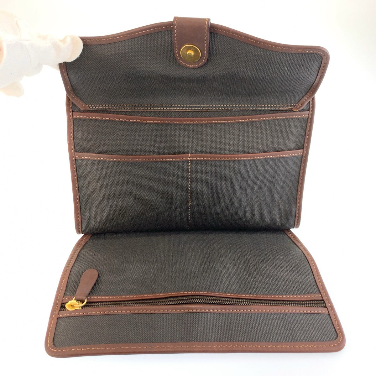 26202
Dunhill ダンヒル ブラウン ブラック ゴールド金具 PVC / レザー クラッチバッグ セカンドバッグ メンズ A14