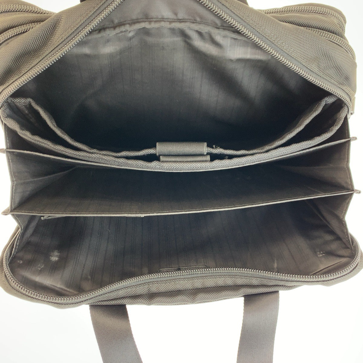 26204
TUMI トゥミ エクスパンダブル ブラック 黒 ナイロン 26141DH ビジネスバッグ ブリーフケース メンズ ABP21