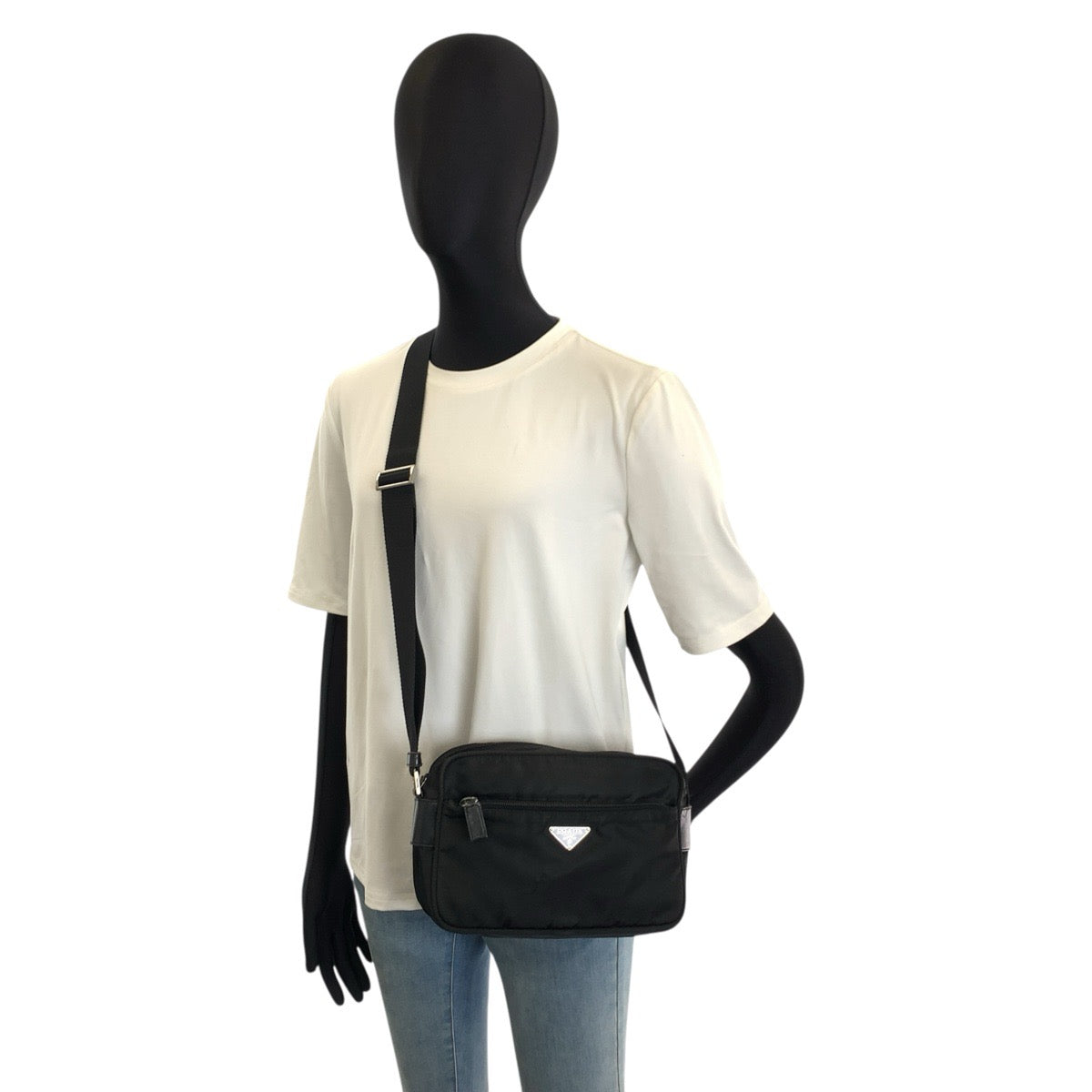 26222
PRADA プラダ テスート 三角ロゴプレート ブラック 黒 シルバー金具 ナイロン ショルダーバッグ カメラバッグ ポシェット メンズ ABP37