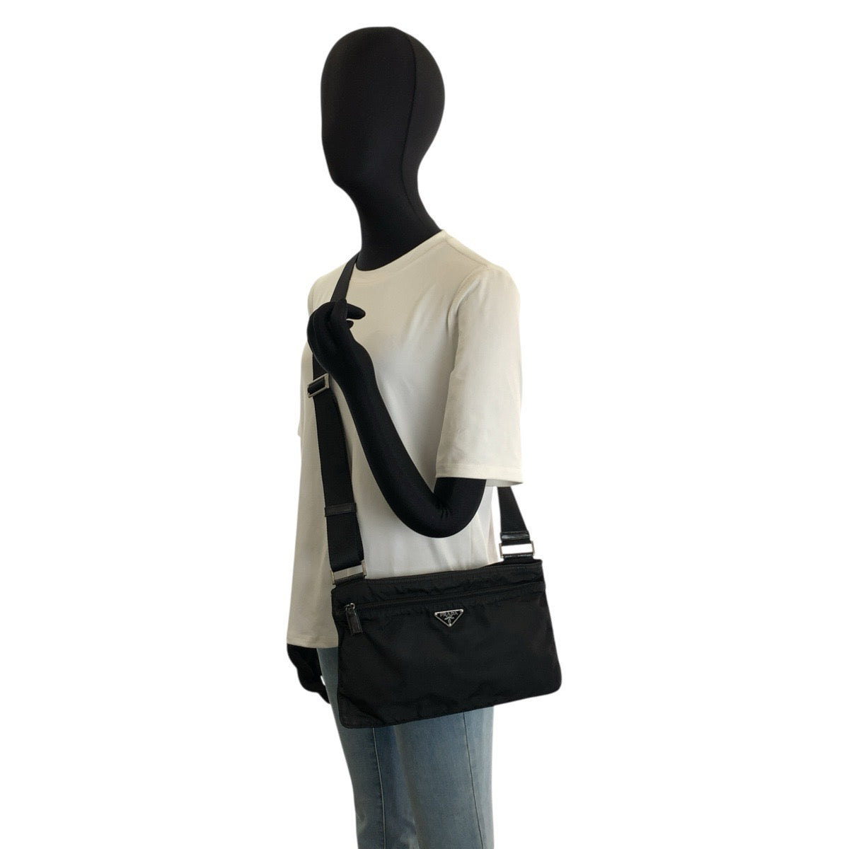 26234
PRADA プラダ テスート 三角ロゴプレート ブラック 黒 シルバー金具 ナイロン ショルダーバッグ ポシェット レディース AB23