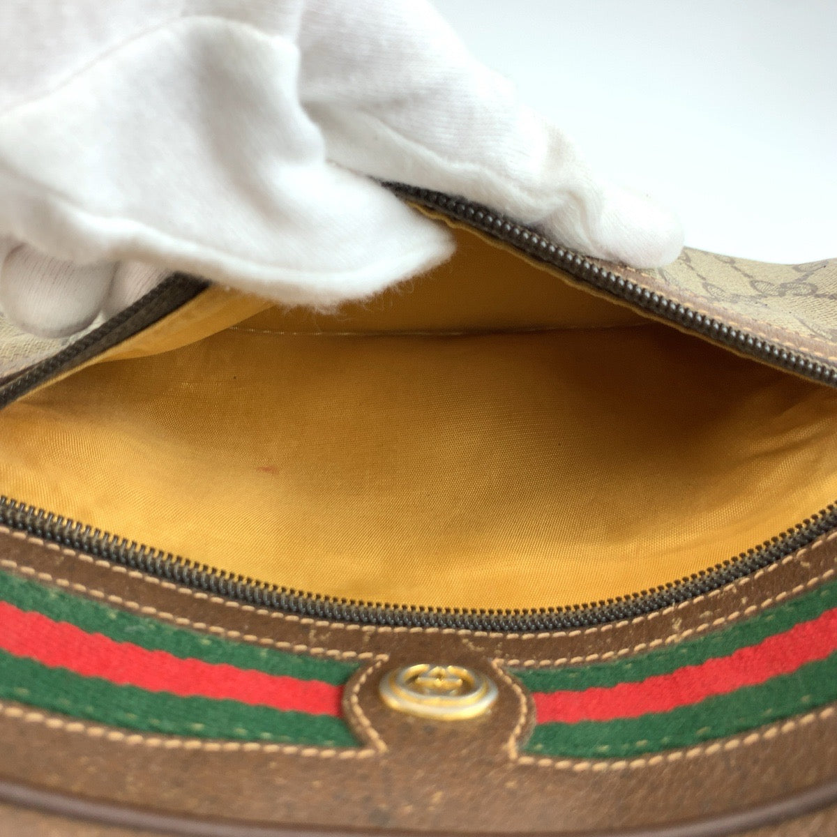 26235
GUCCI グッチ ヴィンテージ シェリーライン ブラウン ベージュ ゴールド金具 GGスプリームキャンバス / レザー 119 02 087 ショルダーバッグ ポシェット レディース AB35