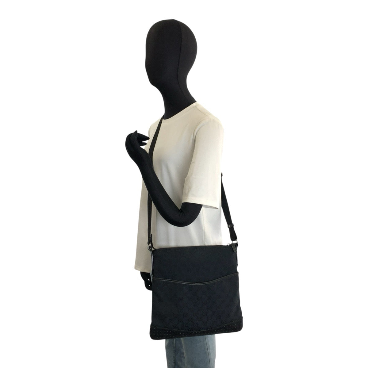 26243
GUCCI グッチ ブラック 黒 シルバー金具 GGキャンバス 145852 ショルダーバッグ ポシェット レディース ABP37