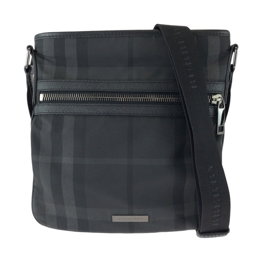 26256
BURBERRY バーバリー チェック柄 ブラック グレー シルバー金具 ナイロン / レザー ショルダーバッグ メッセンジャーバッグ メンズ ABP35