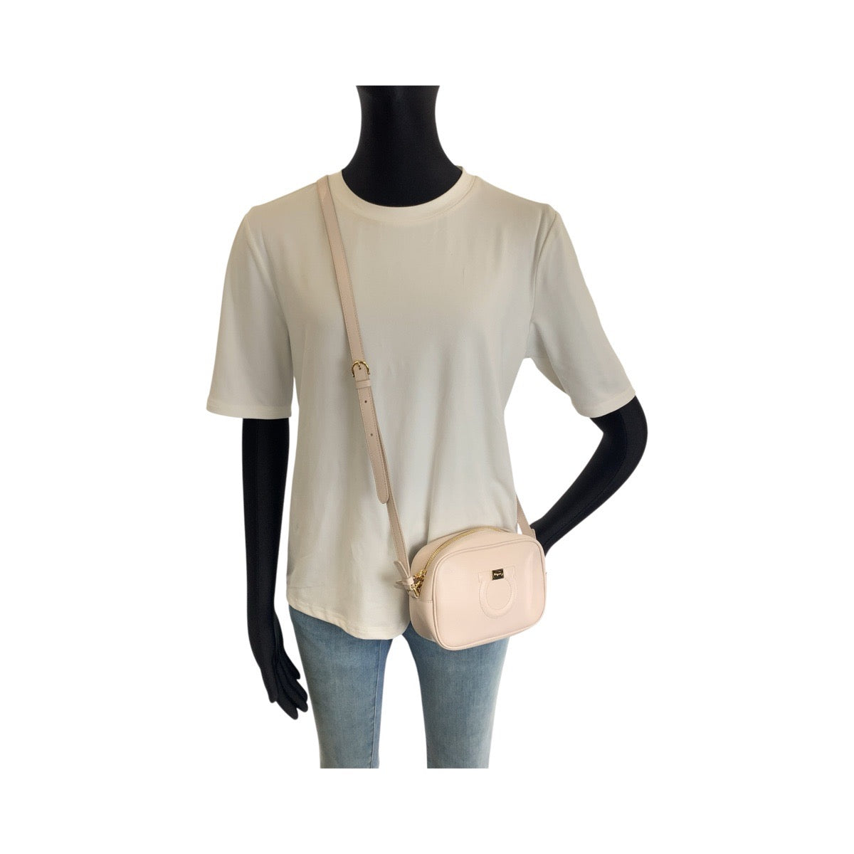 26261
Salvatore Ferragamo サルヴァトーレフェラガモ ガンチーニ シティ ベージュ ピンクベージュ ゴールド金具 レザー AB-21H006 ショルダーバッグ ポシェット レディース A37
