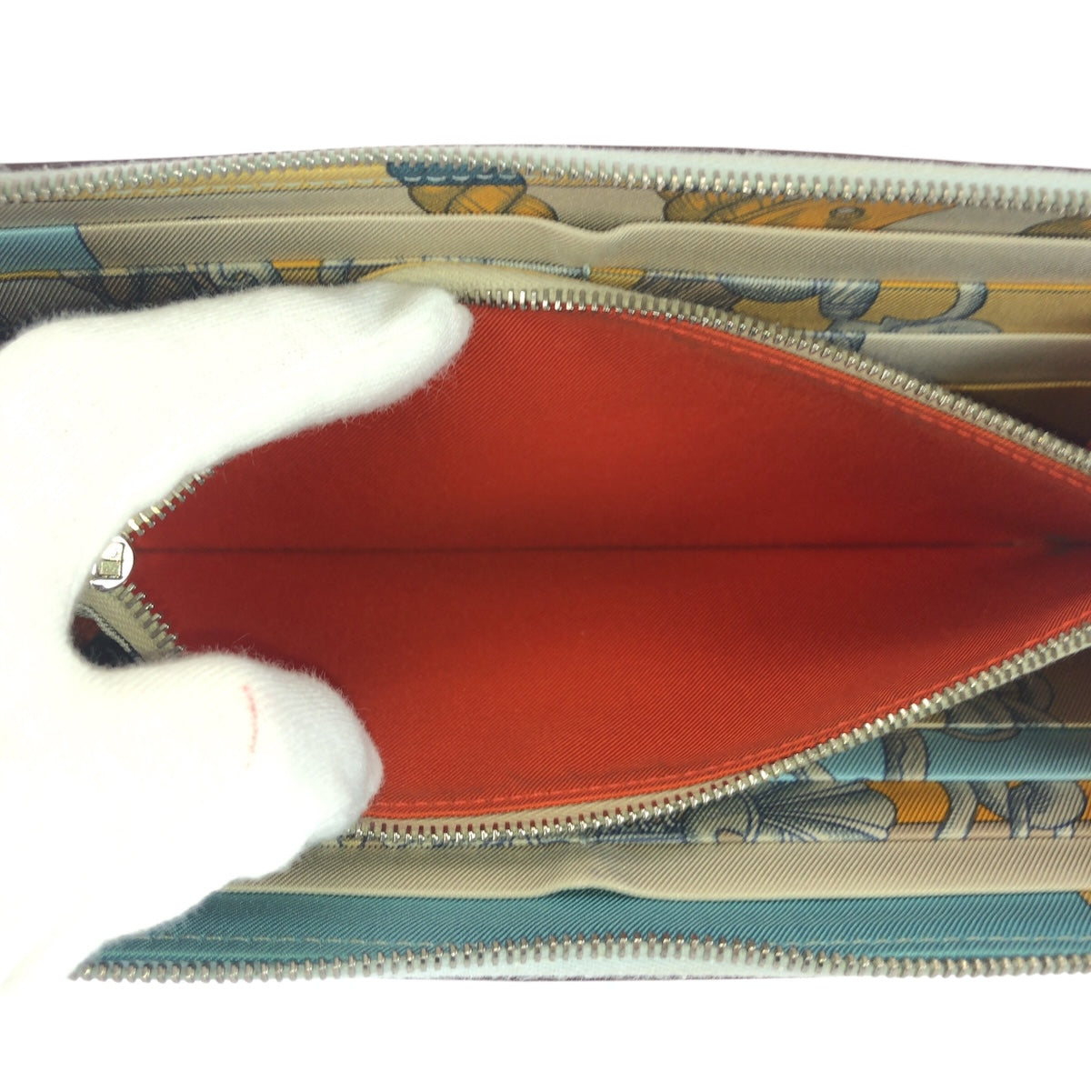 26277
HERMES エルメス アザップ シルクイン ロング ライトブルー シルバー金具 ヴォーエプソン / シルク 長財布 ラウンドファスナー Z刻印 レディース ABP48