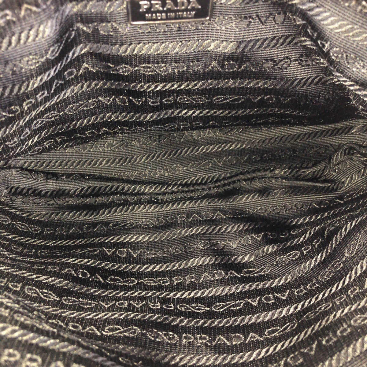 26280
PRADA プラダ テスート 三角ロゴプレート ブラック 黒 シルバー金具 ナイロン / レザー カメラバッグ ショルダーバッグ メッセンジャーバッグ メンズ ABP28