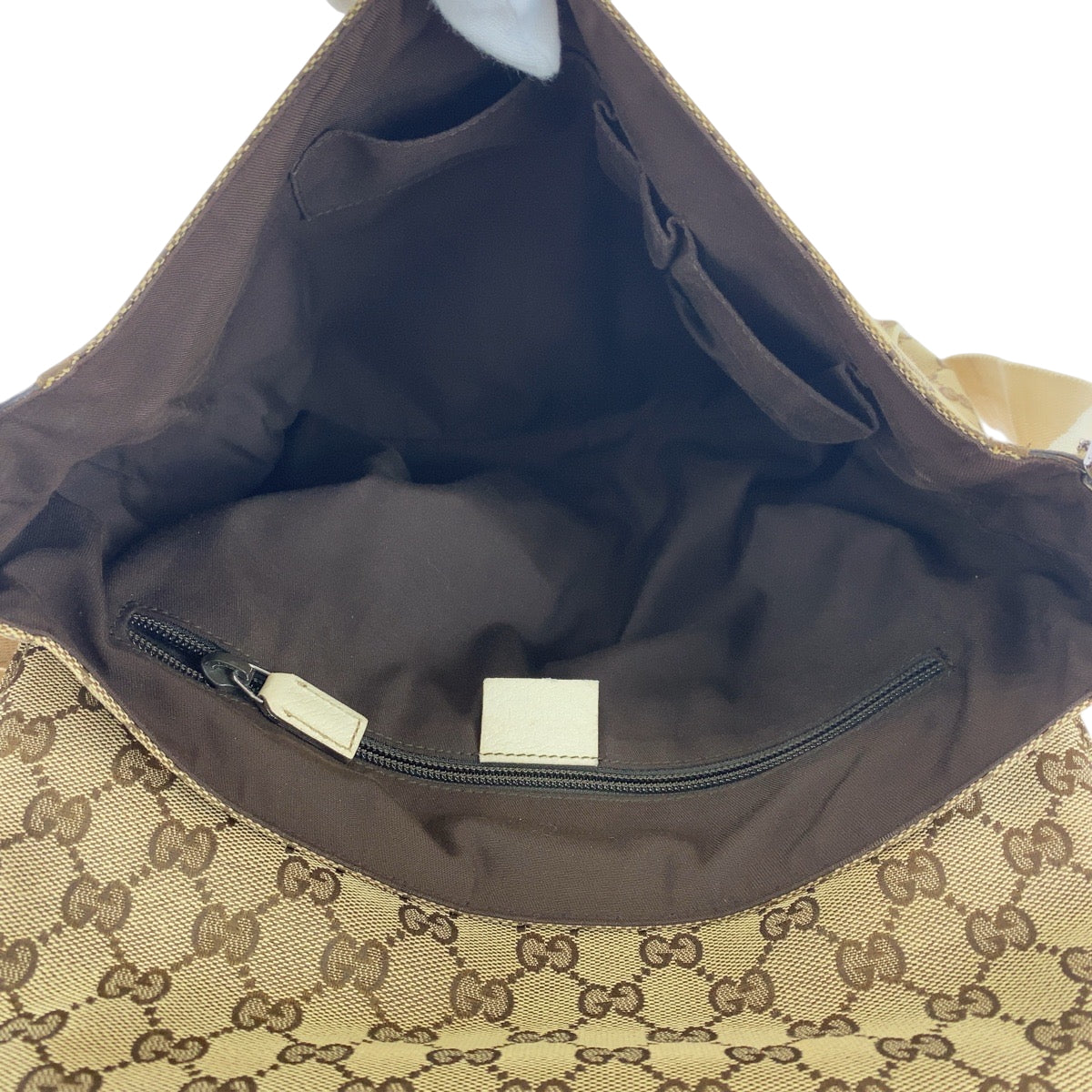 26286
GUCCI グッチ ベージュ アイボリー シルバー金具 GGキャンバス 146236 斜め掛け ショルダーバッグ メッセンジャーバッグ メンズ ABP40