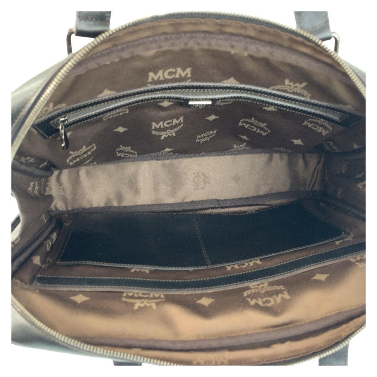 26298
MCM エム シー エム ブラック 黒 シルバー金具 レザー ビジネスバッグ ショルダーバッグ 2way メンズ ABP38