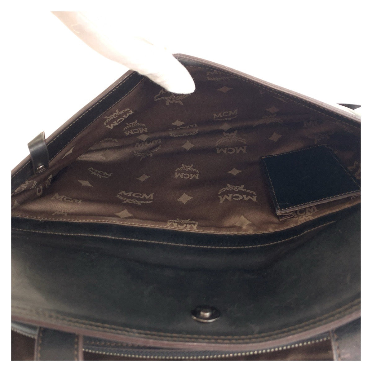 26298
MCM エム シー エム ブラック 黒 シルバー金具 レザー ビジネスバッグ ショルダーバッグ 2way メンズ ABP38